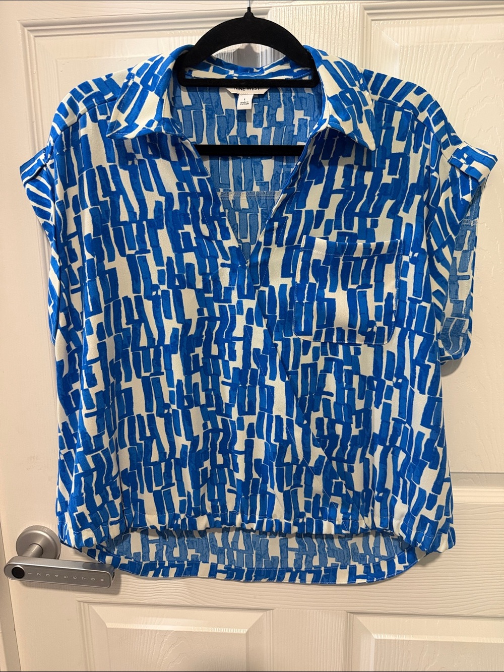 Nine West Blue & White Geometric Short-Sleeve Blouse